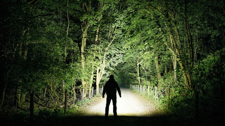 Latarka Nitecore EDC37 8000lm ręczna taktyczna z wyświetlaczem OLED